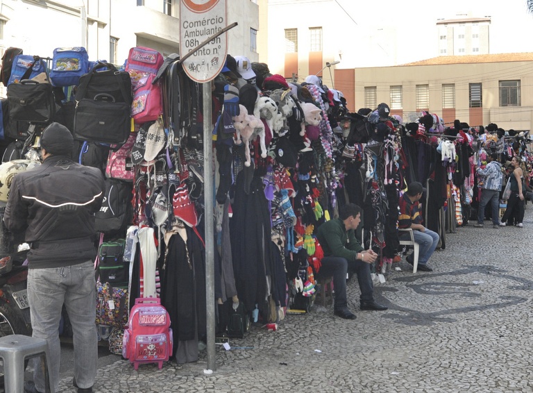 Projeto regulamenta comércio ambulante em automóveis