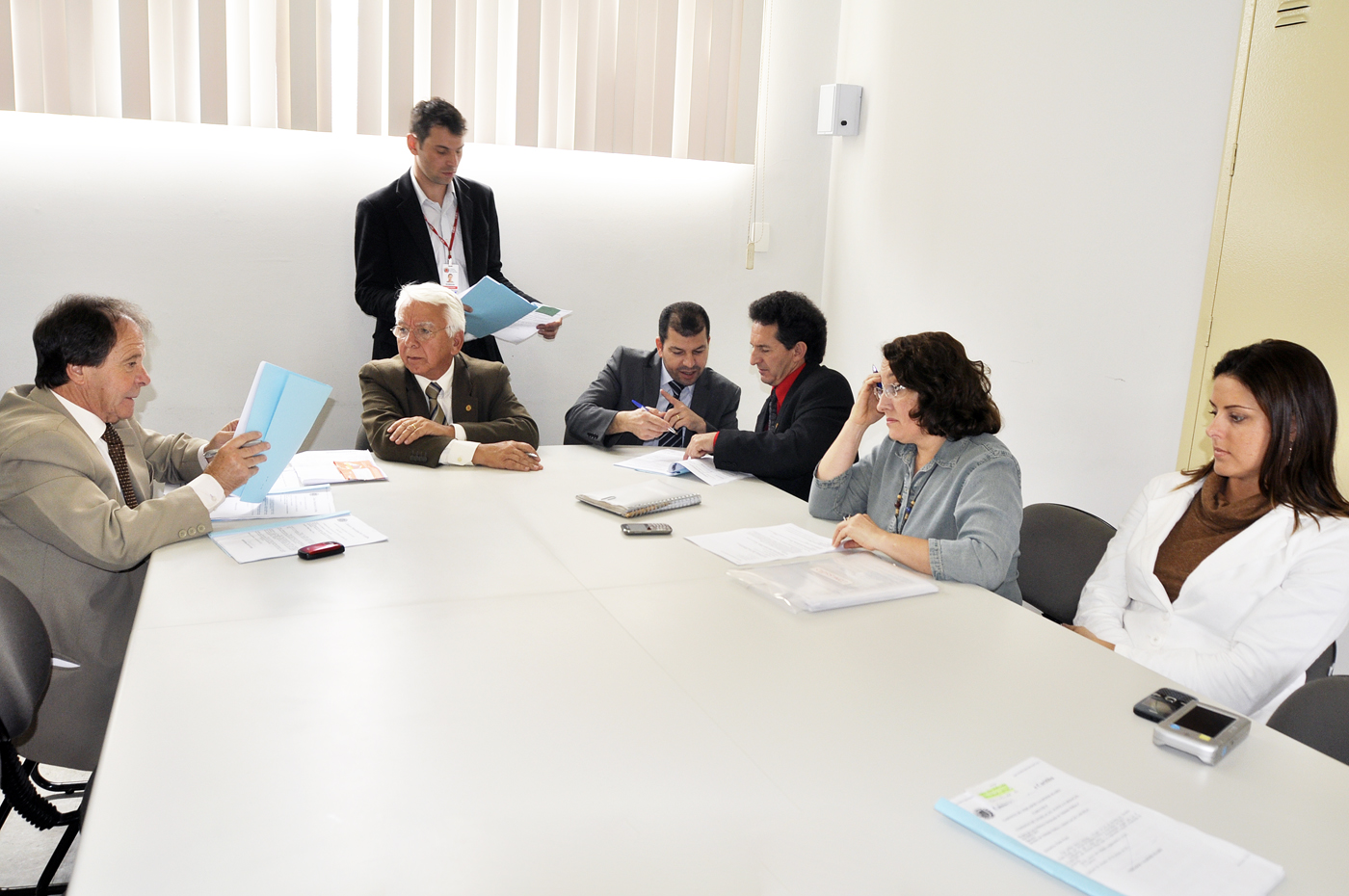 Projeto regulamenta vagas de estacionamento em farmácias 