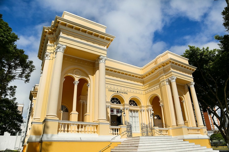 Projeto veda nepotismo para cargos e funções na Câmara de Curitiba