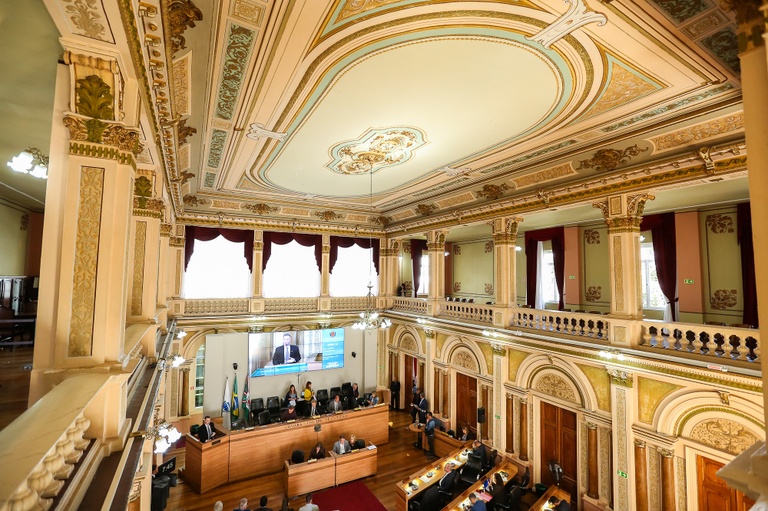 Projetos aprovados na CMC geram debate sobre feminicídio e racismo