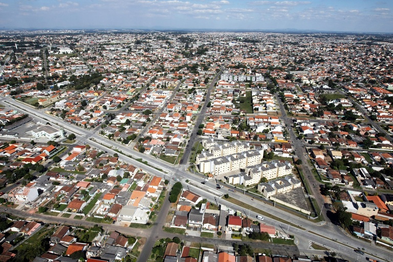 Projetos dispõem sobre doação, permuta e alienação de lotes