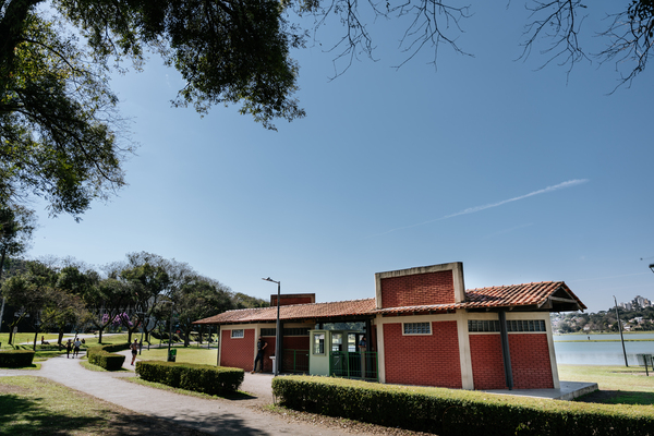 Proposta a instalação de fraldários em parques e praças de Curitiba