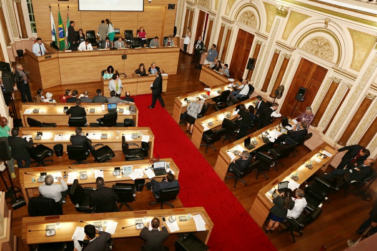 Proposta alteração regimental para discussão de emendas em blocos