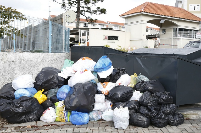 Proposta cobrança proporcional da taxa de lixo a imóveis comerciais