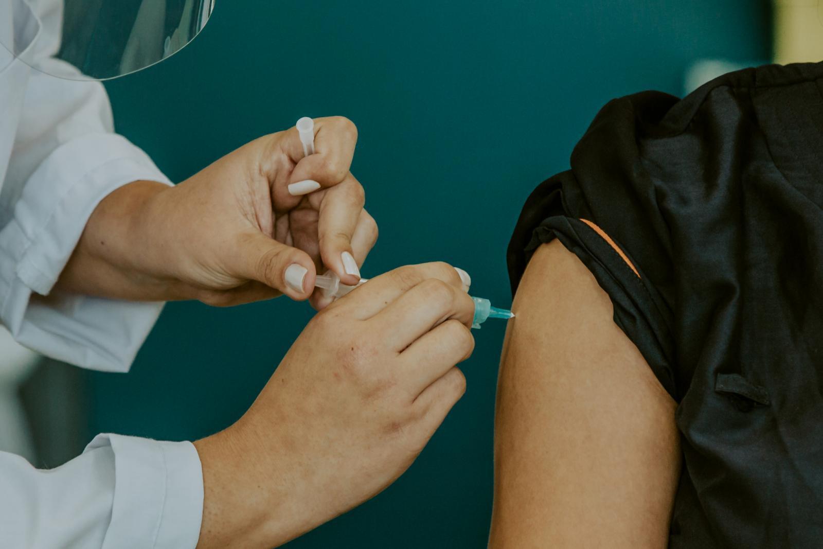 Proposta divulgação diária de vacinados da Covid-19 em Curitiba