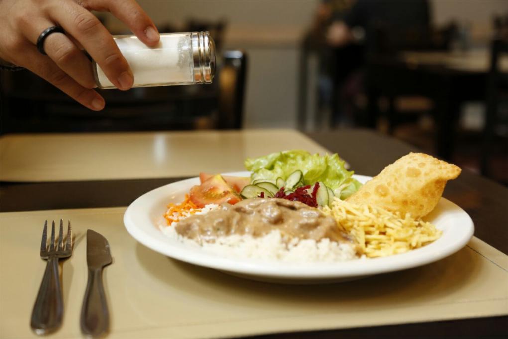 Proposta medida para diminuir consumo de sal em restaurantes 