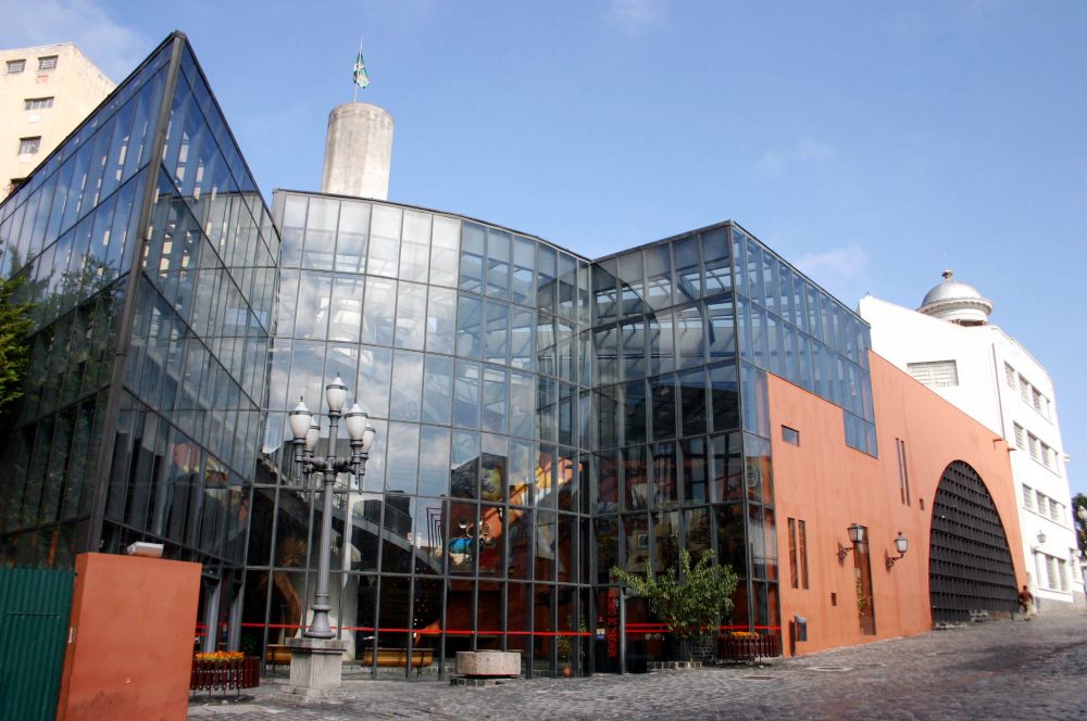 Proposta valoriza artistas e autores de obras 