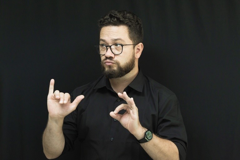 Proposto o ensino de Libras nas escolas municipais de Curitiba