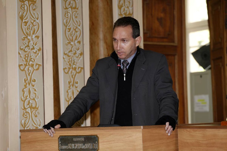 Proposto transporte gratuito para pessoa com 60 anos de idade