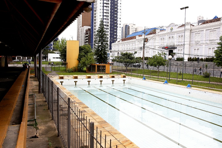 Questionada reforma de centro esportivo na praça Oswaldo Cruz