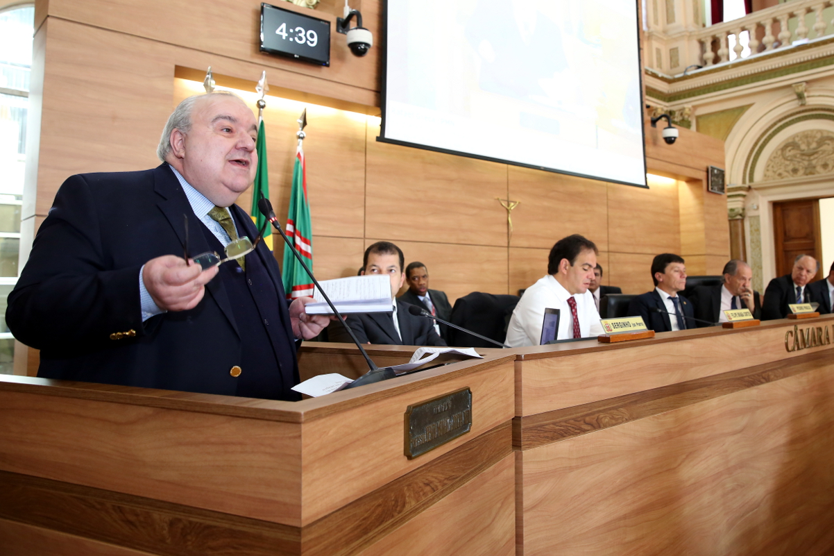 Rafael Greca:"por que copiar Bogotá, que copiou Curitiba?"