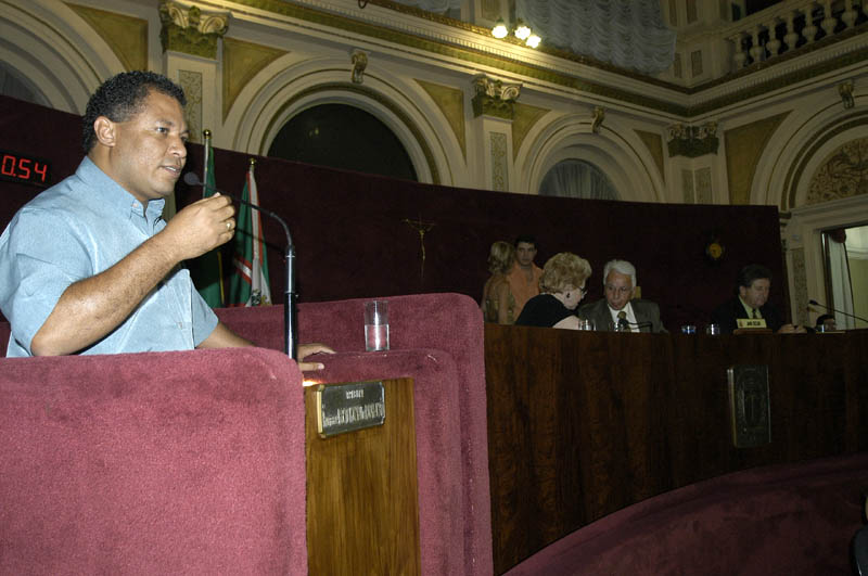 Reajuste para limpeza pública põe fim à ameaça de greve 