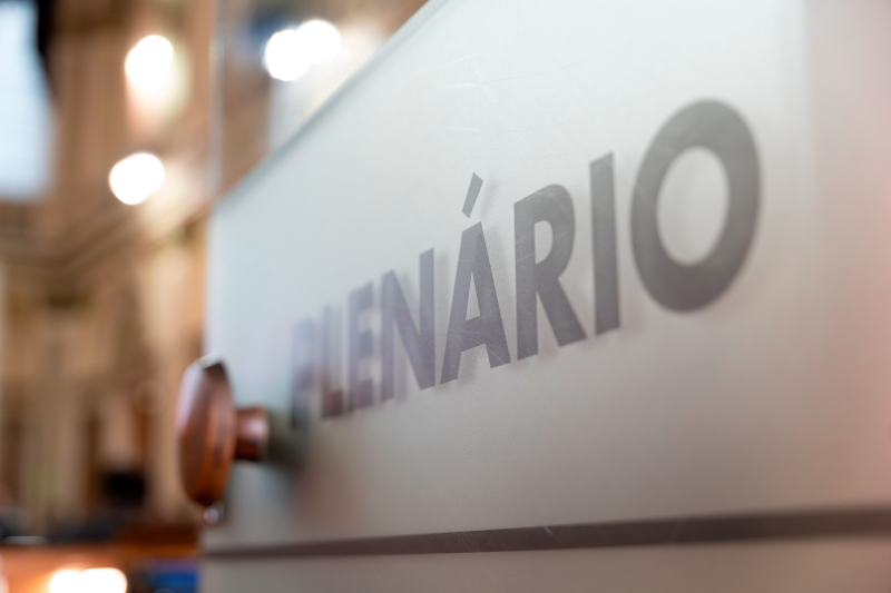 Regularização de escolas públicas avança na Câmara de Curitiba