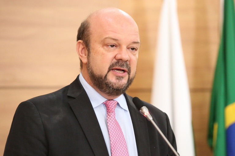 Reitor da UFPR agradece moções de apoio: 