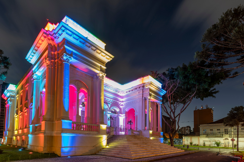 Rejeitado protesto à iluminação da CMC alusiva ao movimento LGBTQIA+ 