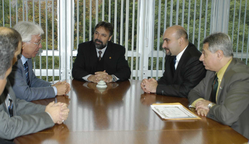 Representantes do Líbano visitam Câmara de Curitiba 