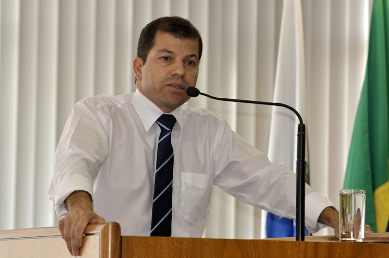 Requeridas informações sobre publicidade nos pontos de ônibus  