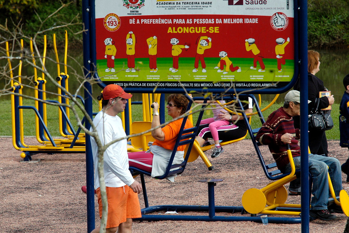 Requerimentos pedem academias públicas para a população idosa