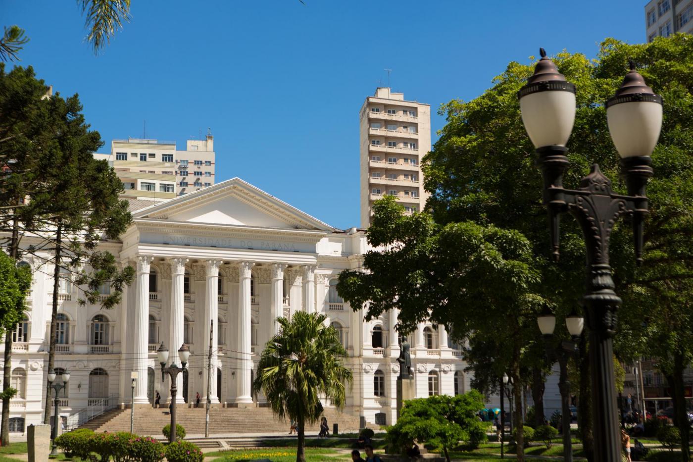 Retomado debate do orçamento de  universidades; 2 moções na pauta