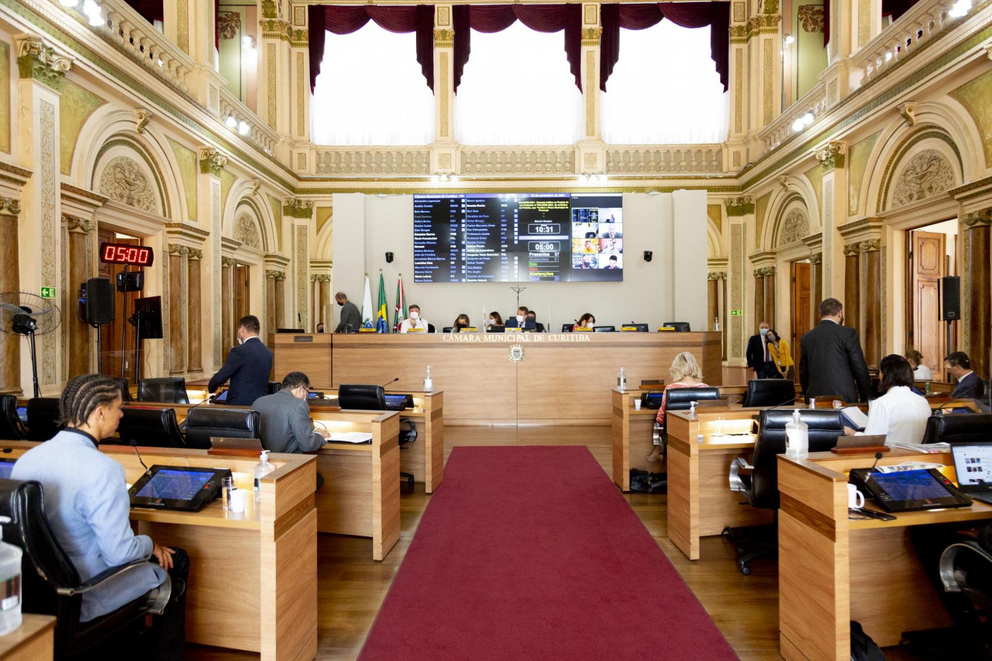 Retorno de terceirizados ao trabalho presencial tem aval do plenário