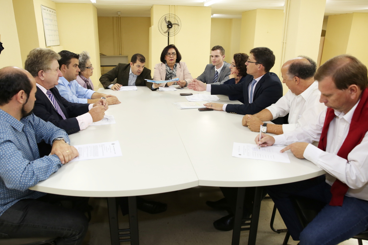 Reunião conjunta debate reajuste e novas vagas no serviço público
