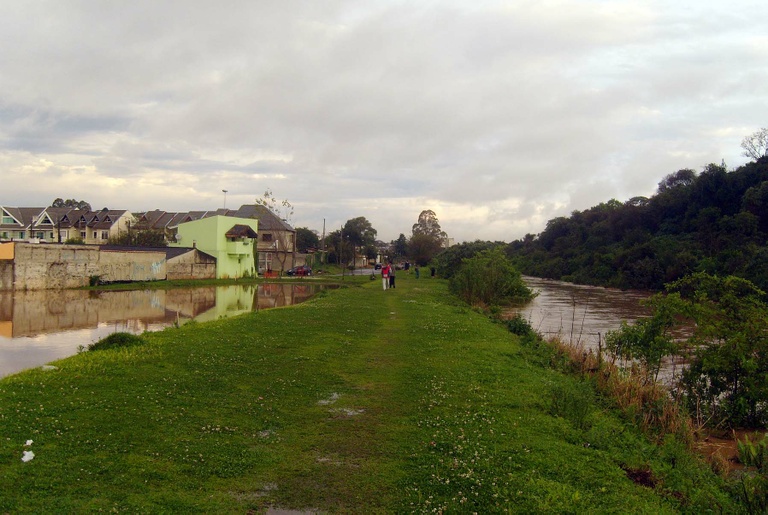 Reunião discute obras para eliminar enchentes 