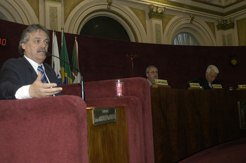 Ribeiro quer incentivar a prática do tênis 