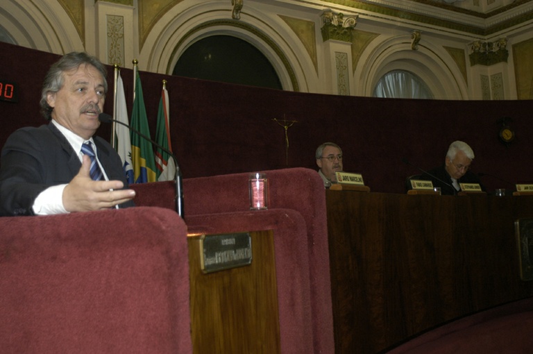 Ribeiro quer incentivar a prática do tênis 