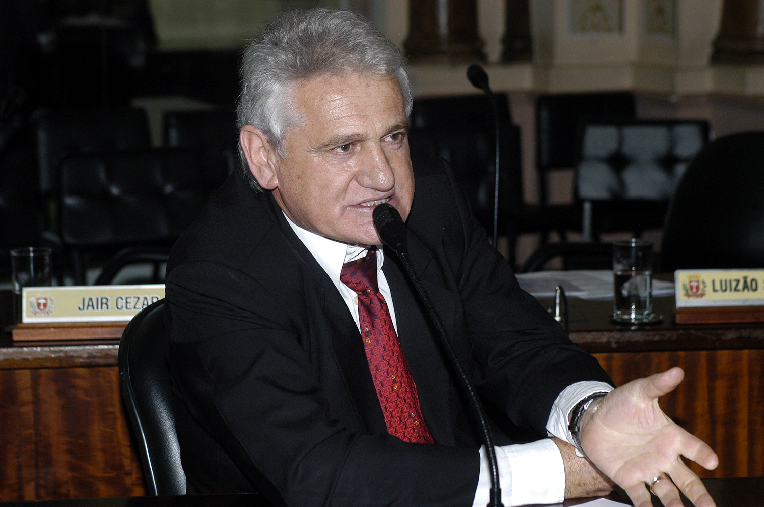 Sabino indaga sobre obras de centro esportivo 