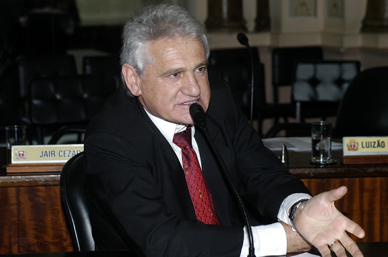 Sabino indaga sobre obras de centro esportivo 