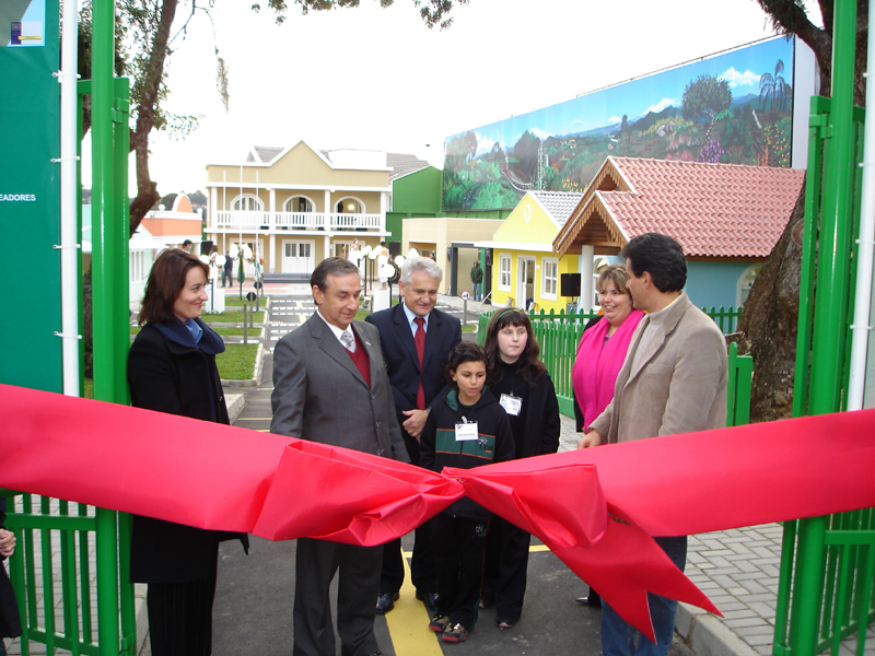 Sabino Picolo elogia criação de cidade mirim 