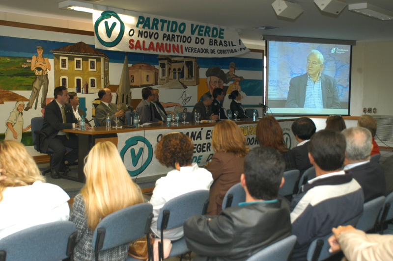 Salamuni assina sua filiação ao PV 