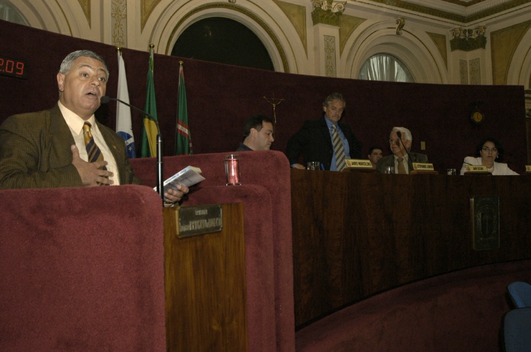 Salamuni faz desagravo ao TRE 