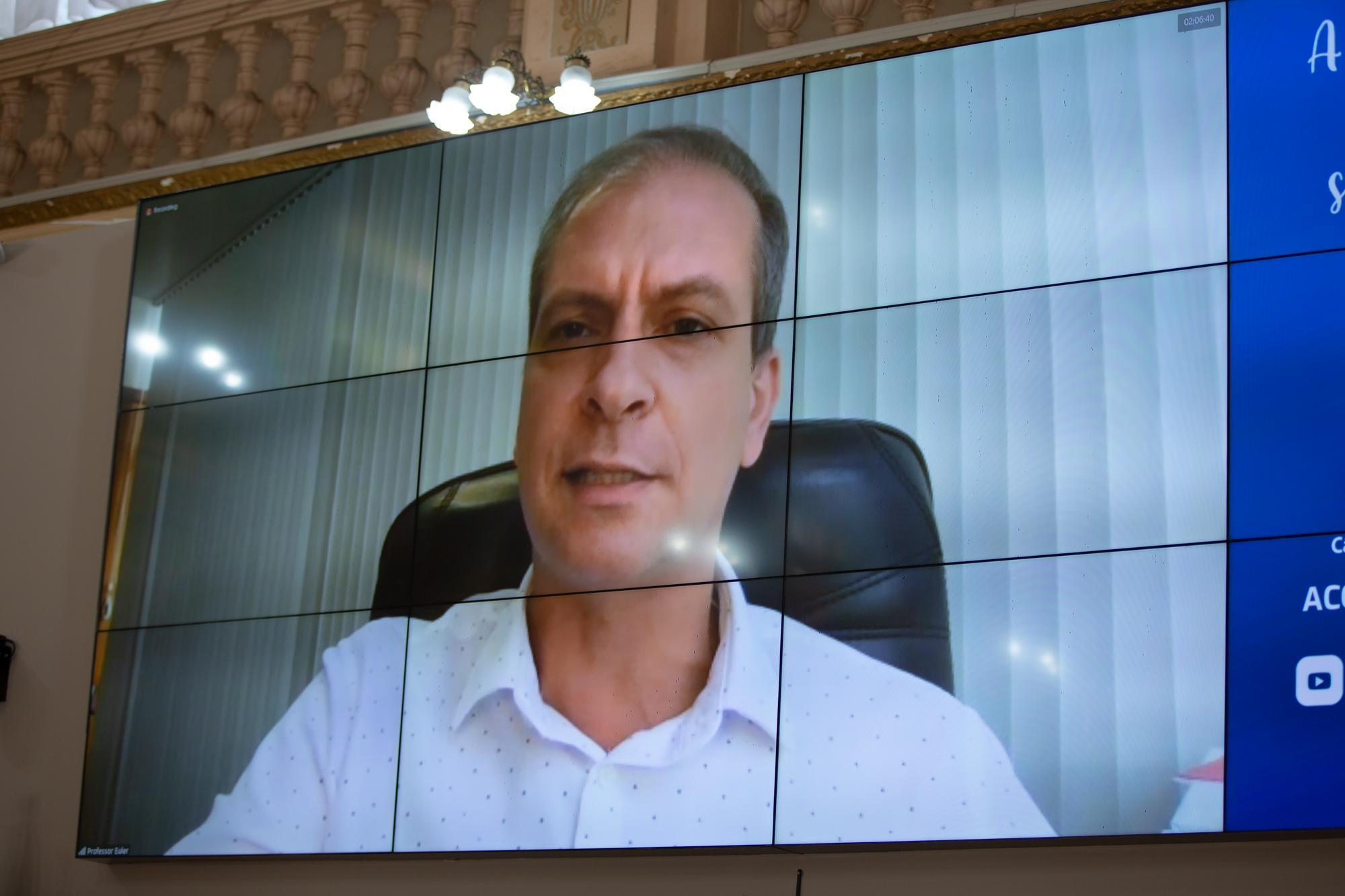 Sanções para fura-fila da vacina  da covid-19 entram em urgência