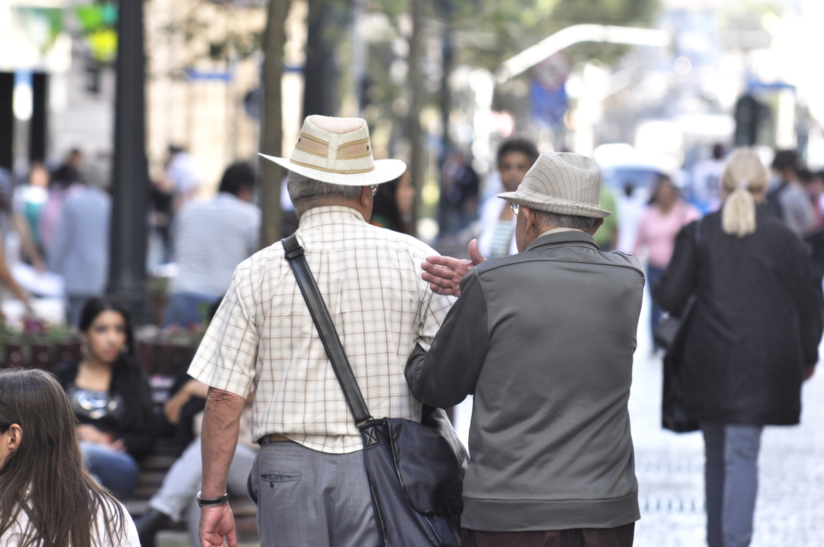 Saúde analisa prioridade de atendimento médico a idosos  