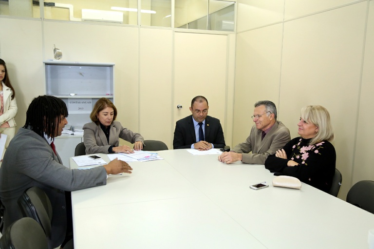 Saúde chamará secretário para tratar de agressão a servidora