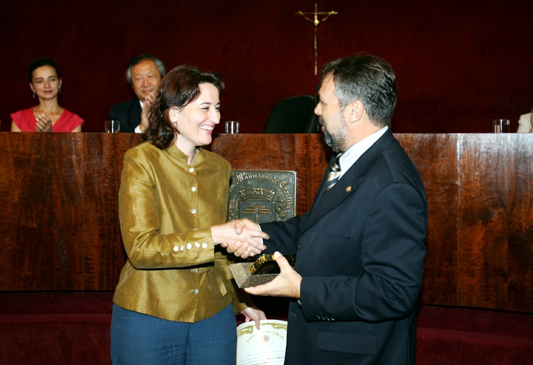 Secretária e escritor indicados por Derosso 