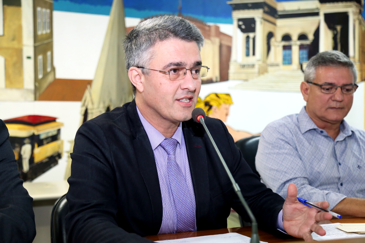 Secretário de Urbanismo dá sinal positivo ao alvará provisório