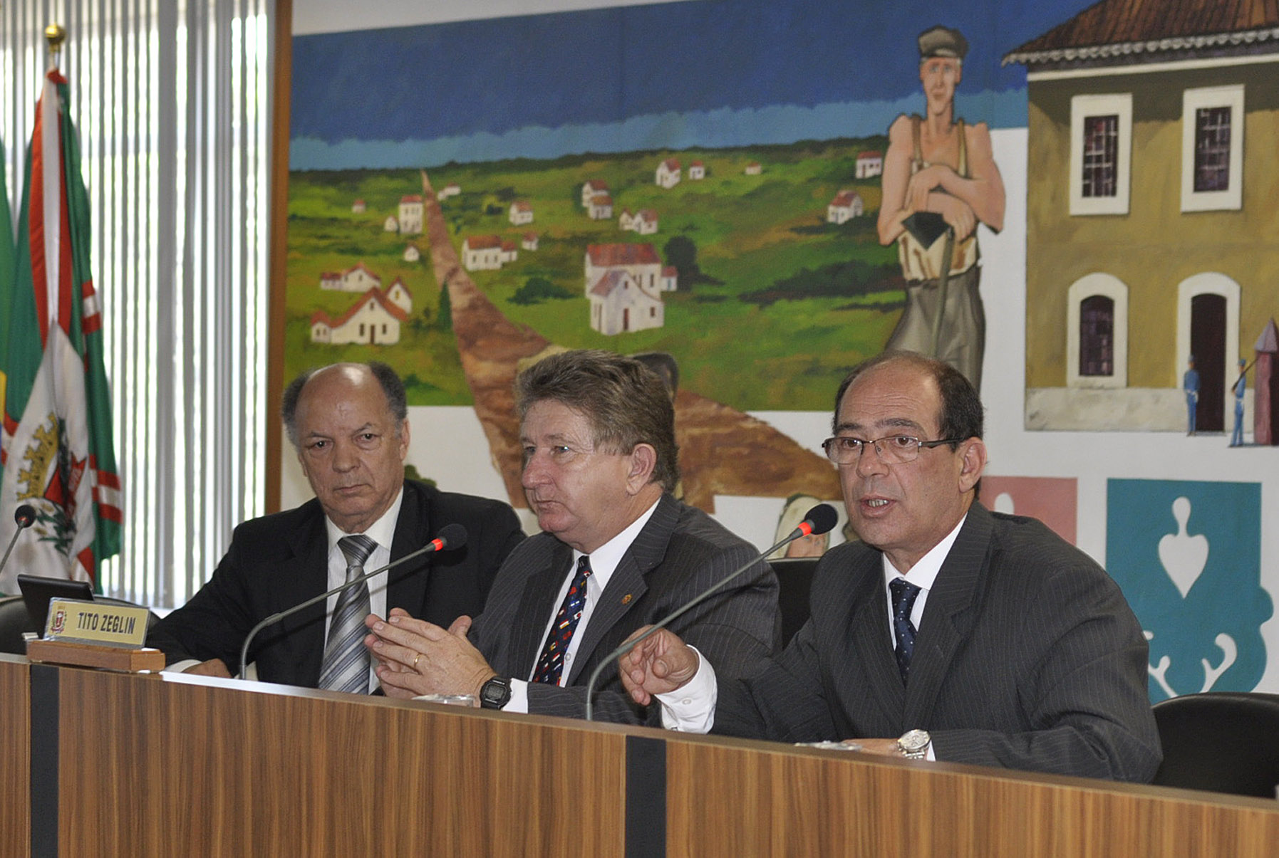 Secretário fala de programas na Câmara 