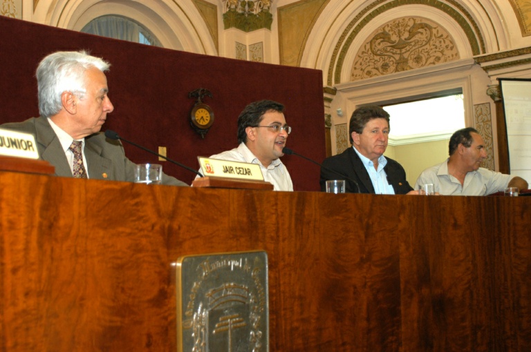 Secretário presta contas na Câmara 