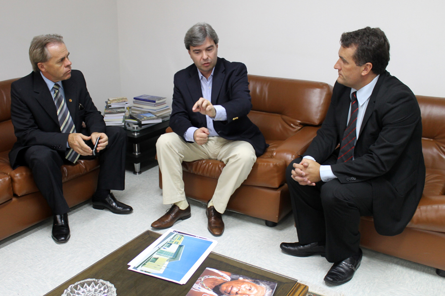 Secretário recebe vereadores da Comissão de Segurança 