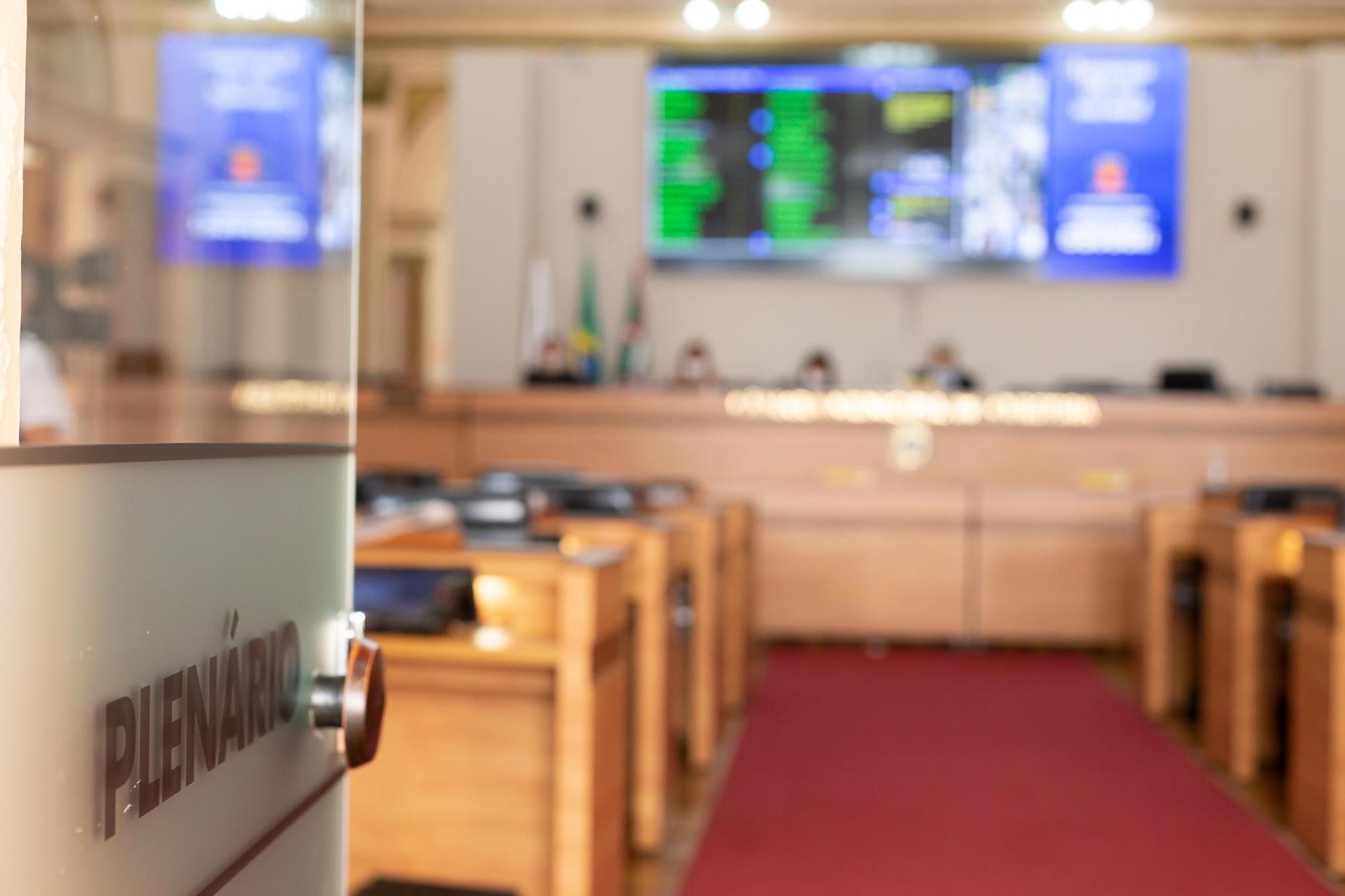 Sem ressalvas, vereadores de Curitiba aprovam contas municipais de 2017