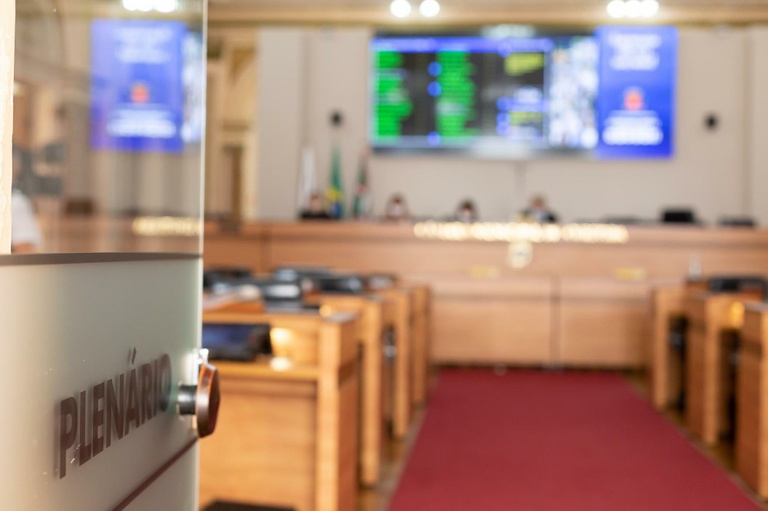 Sem ressalvas, vereadores de Curitiba aprovam contas municipais de 2017