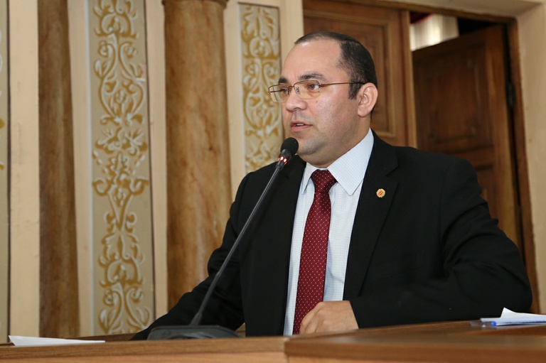 Semana de Combate à Automutilação alerta sobre suicídio