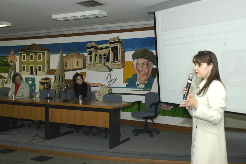 Seminário discute a violência contra mulher 