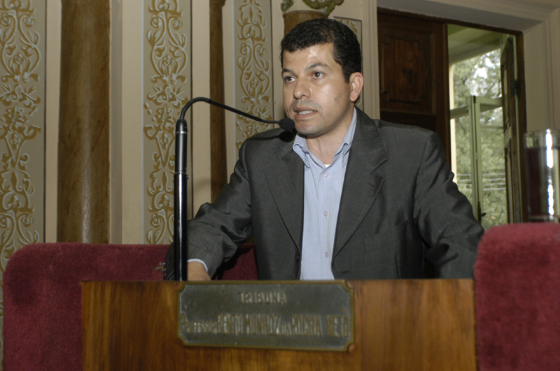 Serginho do Posto pede passarelas na BR-277 