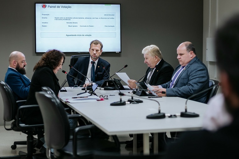 Serviço Público admite proposta que autoriza balões artesanais em Curitiba