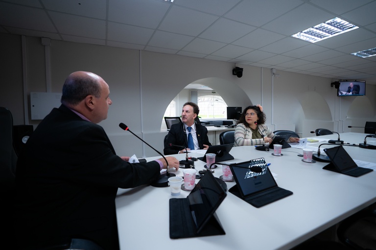 Serviço Público aprova 8 projetos; Alerta Laranja e leitos adaptados vão a plenário