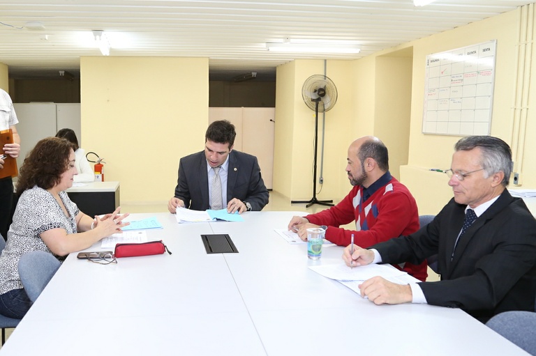 Serviço Público devolve dois projetos para reanálise de Legislação