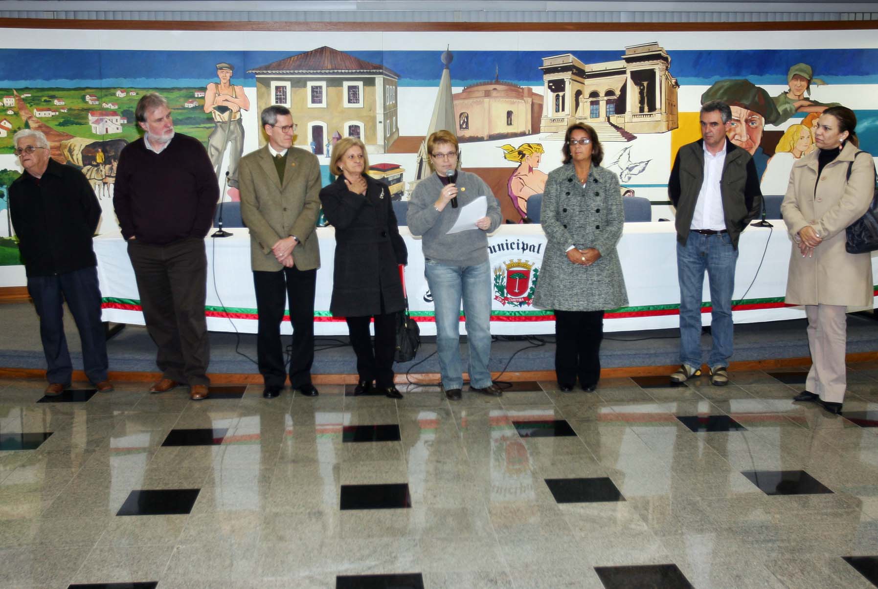 Servidores aposentados expõem obras de arte  